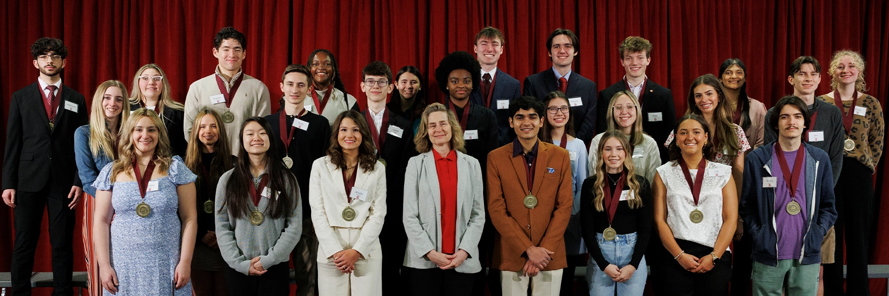 2025 HPS students pose for a group photo with IU President Whitten.